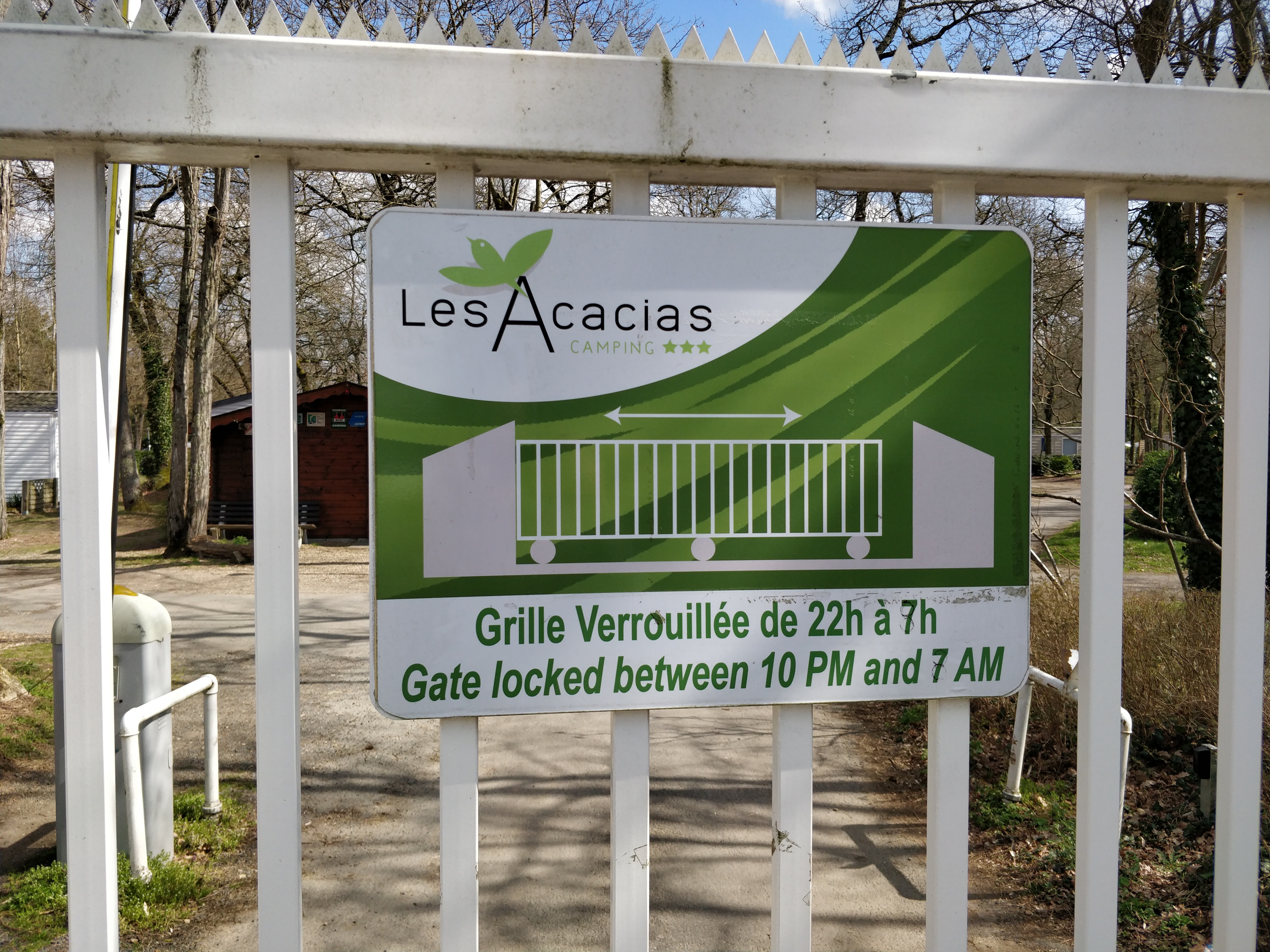 Gate access information-Les Acacias Camping, Loire Valley, France